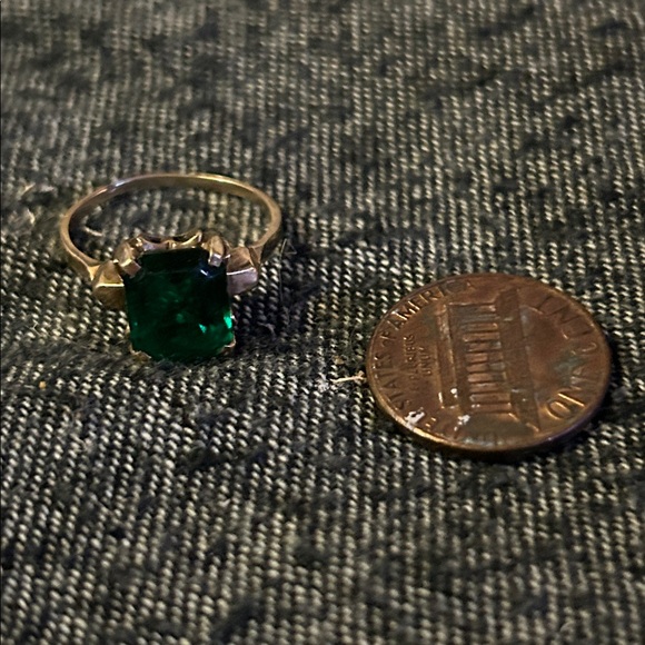 Vintage emerald 10k solid gold Ring - Picture 5 of 6
